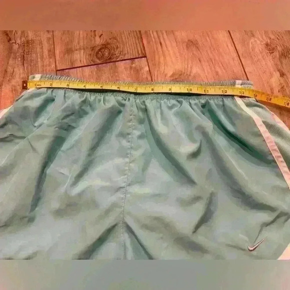 Nike Dri-Fit woman’s shorts size medium - Picture 9 of 11